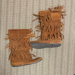 🤎 Minnetonka Brown Fringe Boots/Moccasin 6 🤎